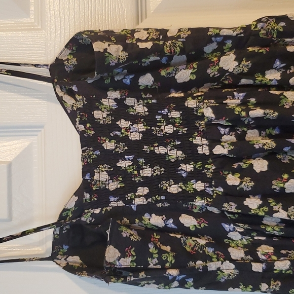 Size 4 H&M adorable sundress - Picture 4 of 4